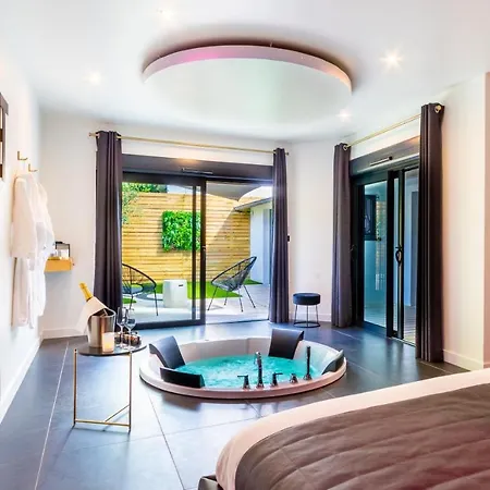Le Secret - Nuit Romantique Avec Jacuzzi Privatif - Champagne Offert - Climatisation Nantes Exterior photo